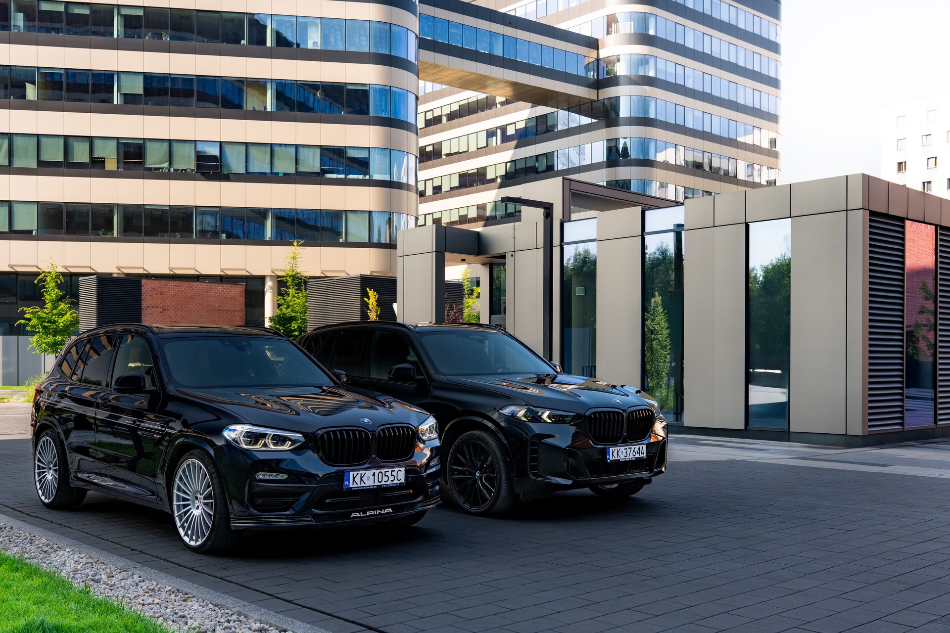 Wynajem luksusowego SUV-a z kierowcą w Krakowie — KMN RENT, BMW X3 i X5
